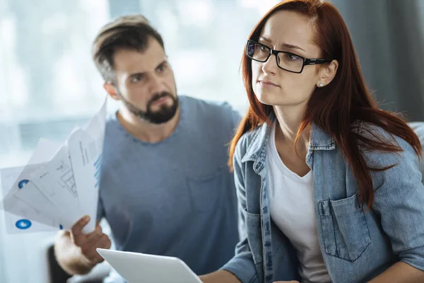 Mujer infeliz inteligente sentirse culpable — Foto de Stock