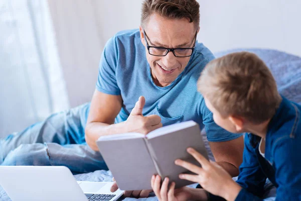 stock image Proud father giving thumbs up to sons paragraph