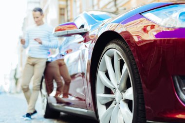 Modern bir pahalı araba seçici odak