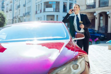 Onun gün zevk yakışıklı güzel iş adamı