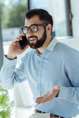 Genç işadamı meslektaşı ile telefonda kavga