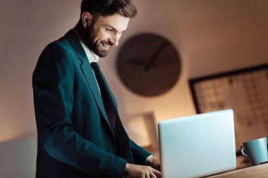 Sohbet Online olumlu memnun esmer