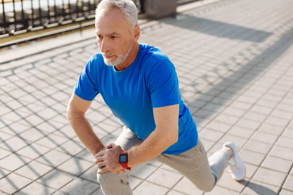 Hoş komuta sizde lunges sokakta gerçekleştirme