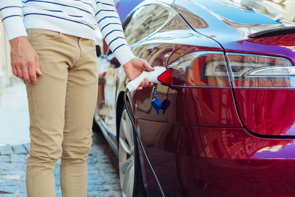 Arabayı dolumu için kullanılan yakıt bașlık