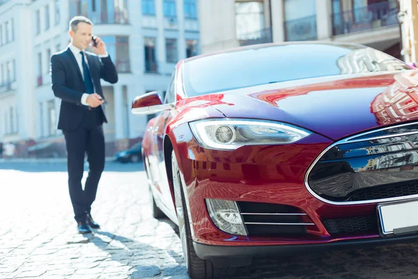 Alarm sistemi dönüm emin yakışıklı adam