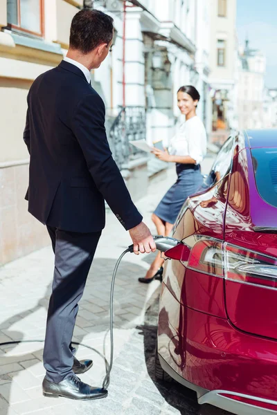 Onun meslektaşı seyir hoş hoş işadamı