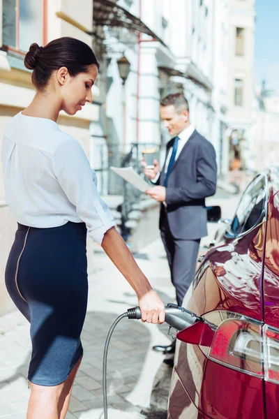 Zeki çekici işkadını arabasını arıyorum