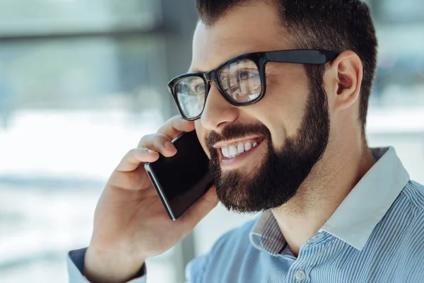 Close up of happy bearded man talking on phone — Stock Photo, Image