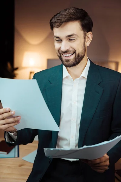 Manager deliziato preparare per la presentazione — Foto Stock