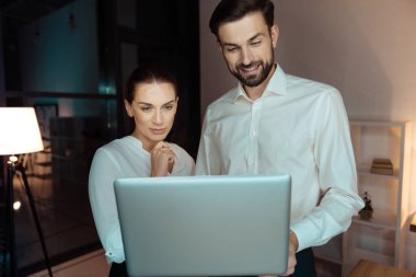 Samimi arkadaşları bilgisayar arıyorum