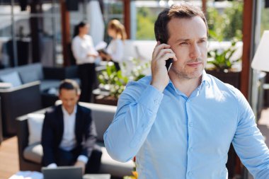 Hoş yakışıklı adam arama yapma