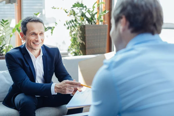 Alegre empresario positivo cerrando un trato — Foto de Stock