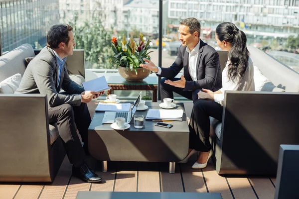 Birbirinizle konuşmak hoş akıllı girişimciler