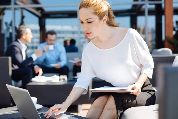 Nice attractive woman working on a laptop — Stock Photo, Image