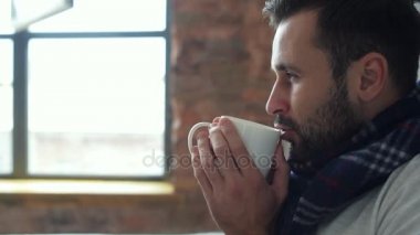 Çay içme Fularlı rahat bin yıllık biri ölçekli