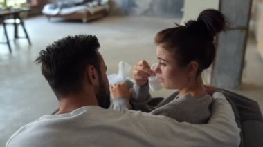 Dikkatli kocam hasta karısını tezahürat