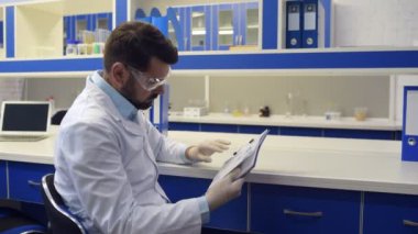 Laboratuvar işçi istatistikleri seyir odaklı