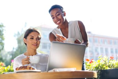 Genç kadın hata meslektaşları raporunda işaret