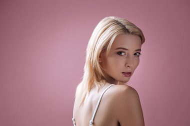 Çekici sarışın sana bakmak