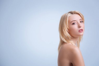 Çekici sarışın kadın açılış ağız