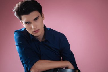 Yakışıklı portresi model o gözle