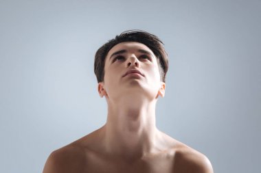 Mutlu erkek kişi başını yetiştirme