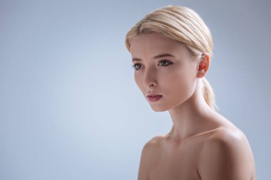 Güzel sarışın çalışma profesyonel model olarak