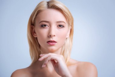 Kameraya poz güzel kadın