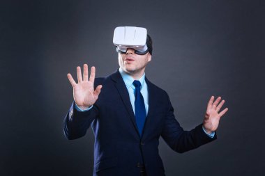 Modern teknoloji zevk akıllı başarılı iş adamı