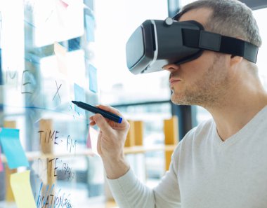 Akıllı güzel adam şeffaf yönetim kurulu bakan