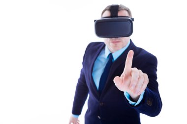 Sanal ekran için onun parmak basarak ciddi akıllı iş adamı