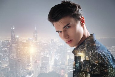 Profesyonel model gizemli görünüme sahip