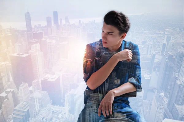 Sevimli genç Dış Saha harcama zaman açık havada arıyorsunuz