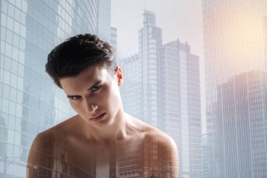 Genç modeli ile soğukluk bakıyorsun