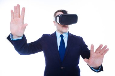 Duyusal ekrana el basarak akıllı emin iş adamı