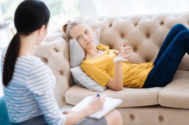 Profesyonel akıllı psikolog not almak