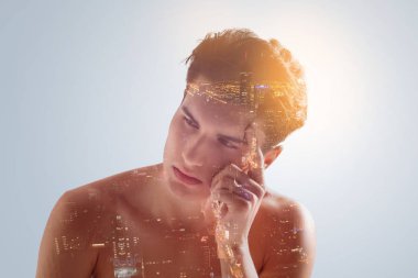 Yaratıcı meditative adam hatalar için arama