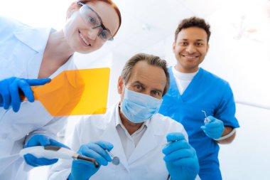 Sana bakmak pozitif güzel diş hekimleri