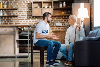 Yaşlı bir adam için ilginç bir hikaye tür olumlu gönüllü