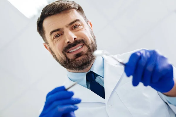 Close up of positive stomatologist with instruments — Stock Photo, Image