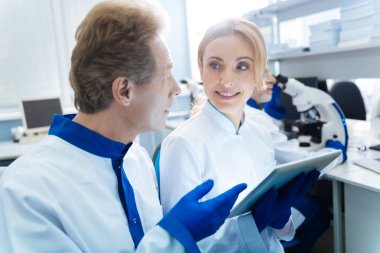 Genetik hakkında konuşmak mutlu biyologlar