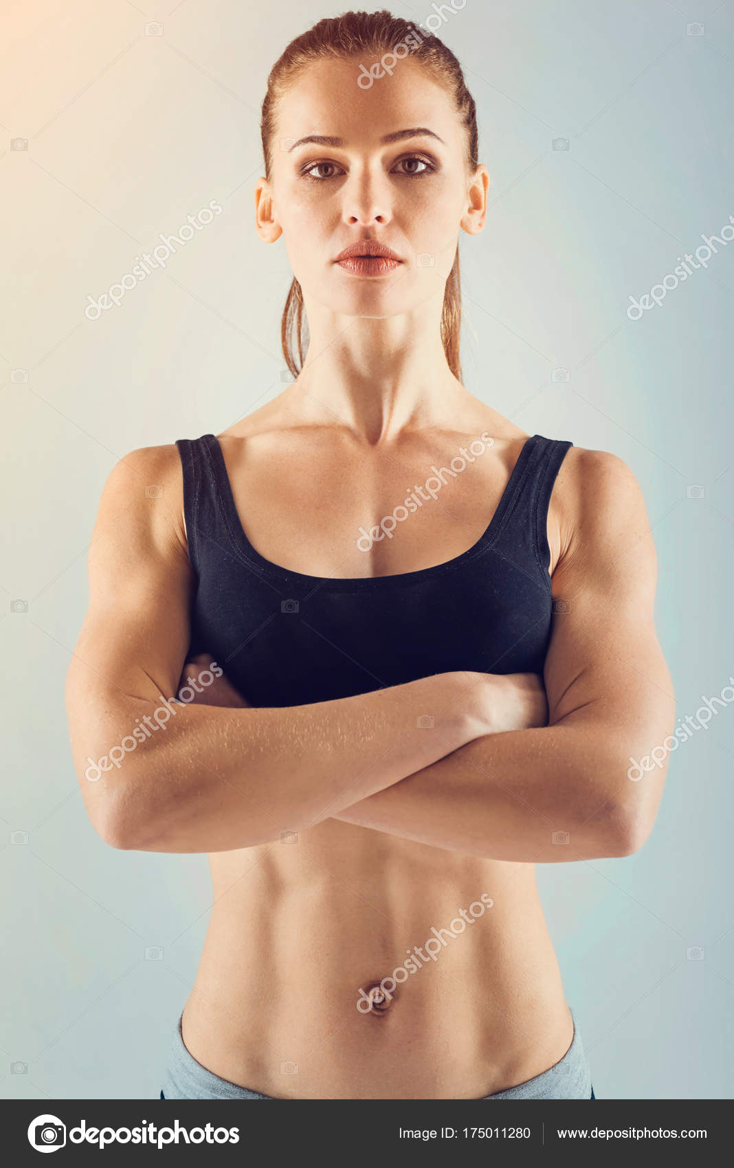 129 fotografias e imagens de Woman Muscular Arms Crossed - Getty Images