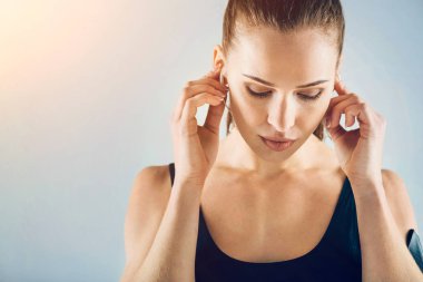 Müzik dalgın sportif esmer