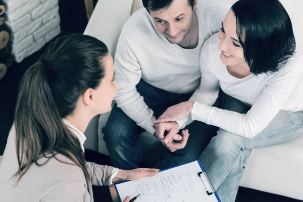 Optimistic married people visiting their psychologist — Stock Photo, Image