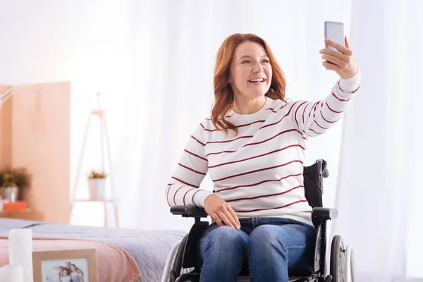 Disabled smiling woman taking photos — Stock Photo, Image