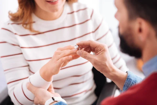 Man making a proposal and putting a ring on — Stock Photo, Image