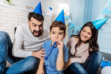 çocuk parti boynuz üfleme 