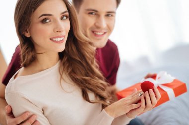 Teklif an birlikte zevk çekici çift