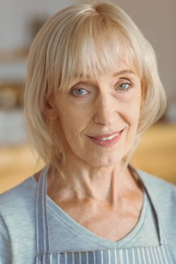 İyi bir güzel görünümlü kadın portresi