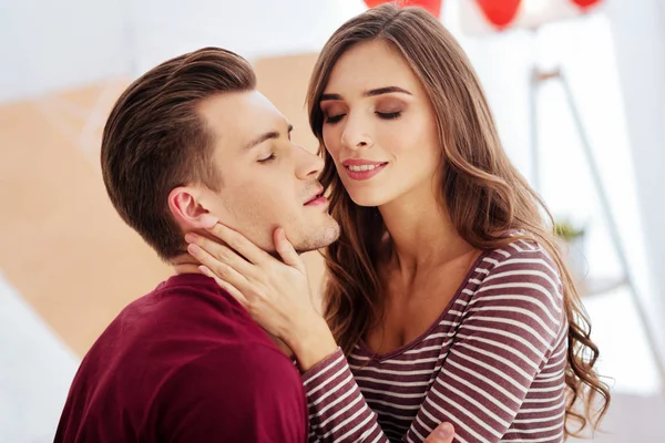 Romantic young couple kissing at home — Stock Photo, Image